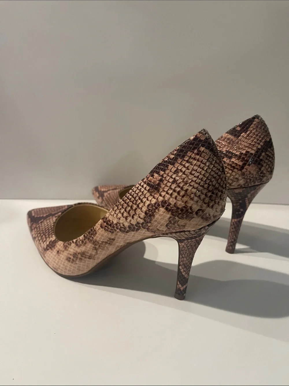 Jessica Simpson 9.5 new Snake-Print Pointed Toe Pumps Beige Brown embossed